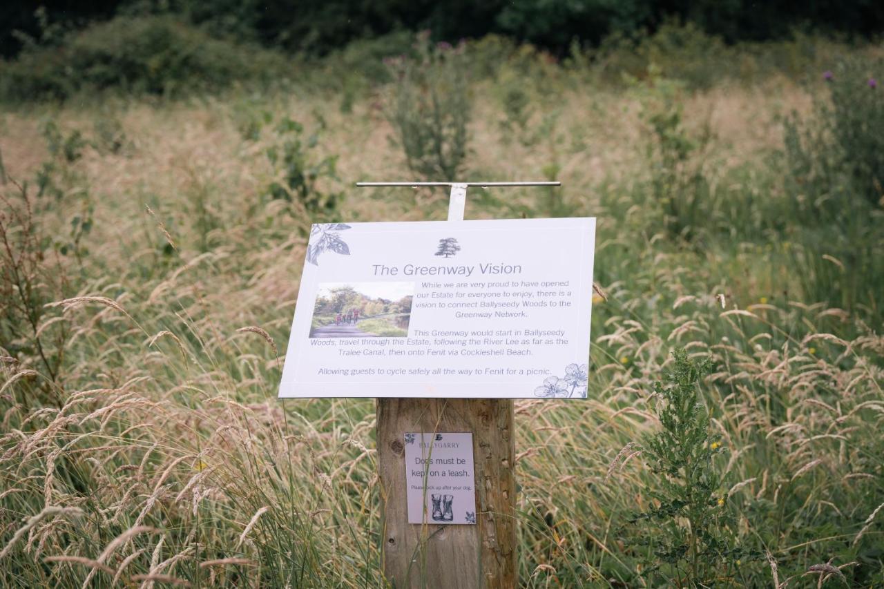 Ballygarry Estate Hotel & Spa 特拉利 外观 照片